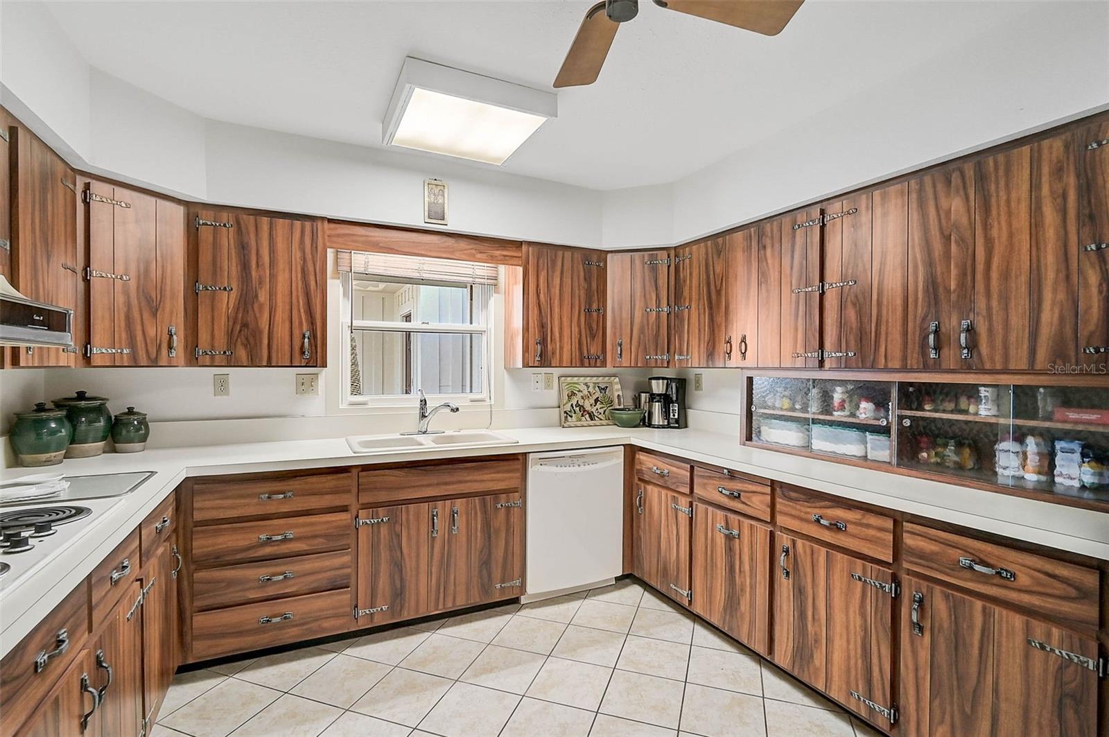 COUNTRY CLUB OF SARASOTA THE - Residential Lease