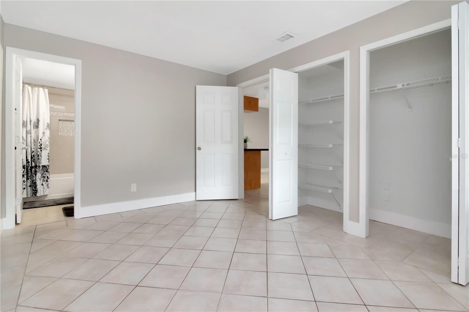 THE HAMPTONS AT BRANDON A CONDO - Residential