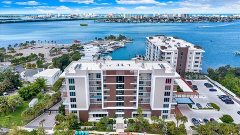 Photo of 900 N Osceola Avenue Avenue #401, Clearwater, FL 33755 (MLS # TB8551357)