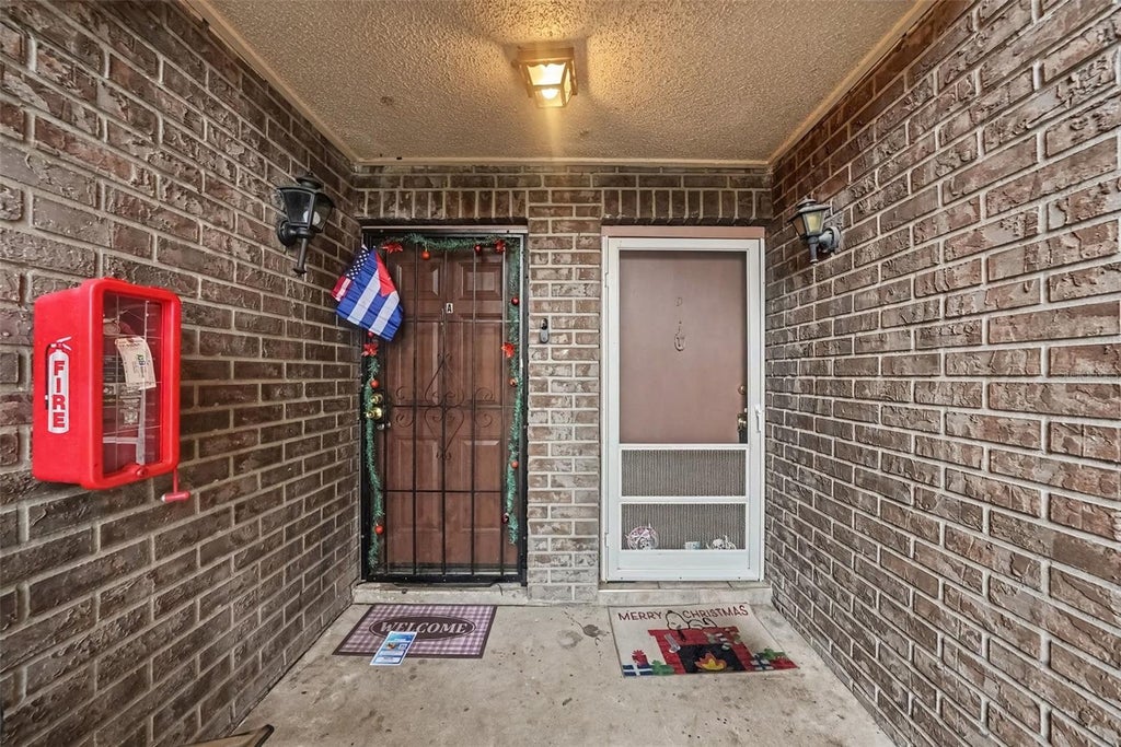 Photo of 305 E Wellington Court #64, Tampa, FL 33604 (MLS # TB8556806)