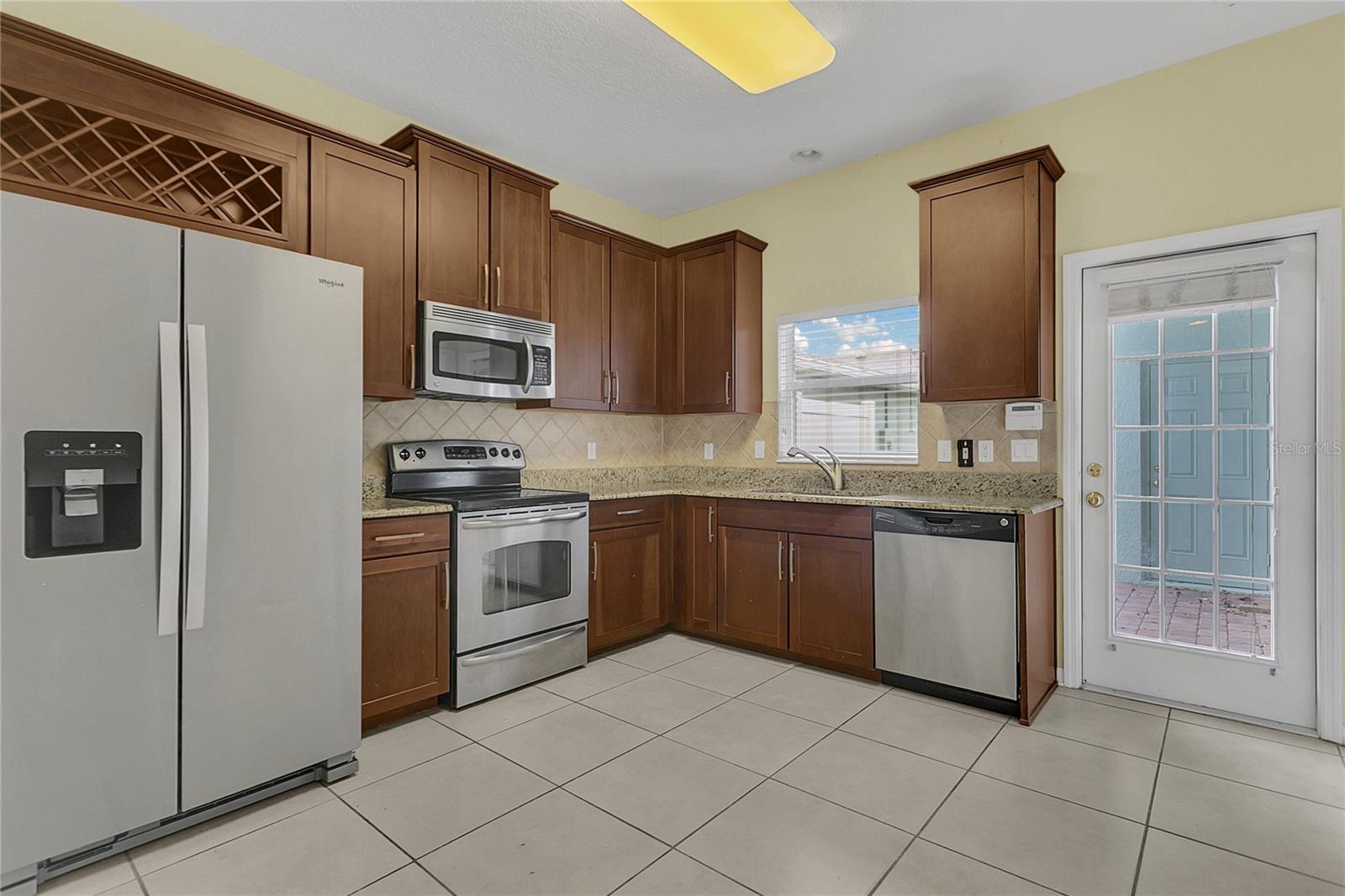 GROVELAND WATERSIDE POINTE PH 01 - Residential Lease