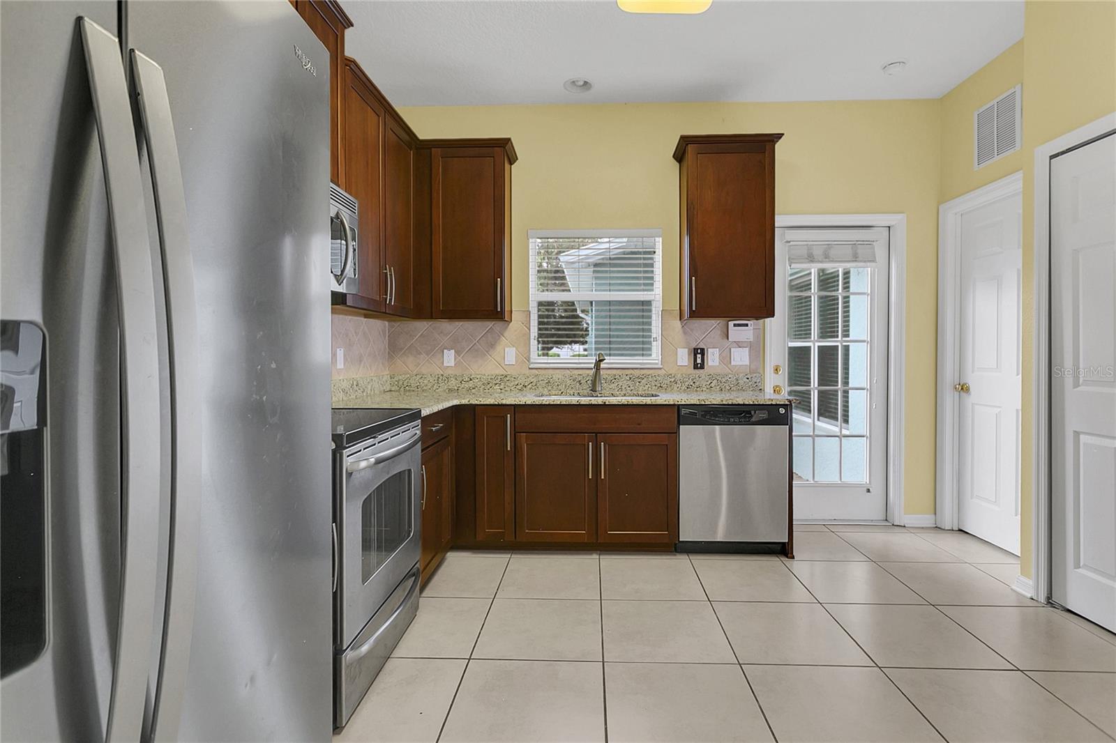 GROVELAND WATERSIDE POINTE PH 01 - Residential Lease