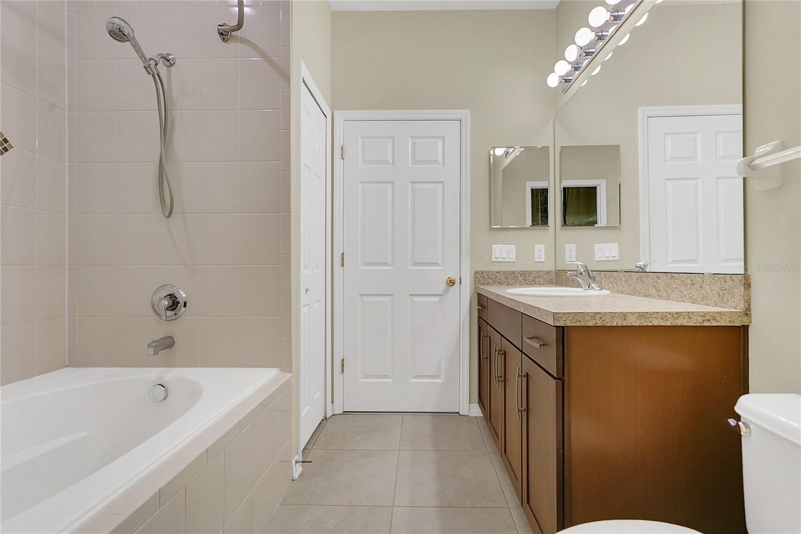 GROVELAND WATERSIDE POINTE PH 01 - Residential Lease