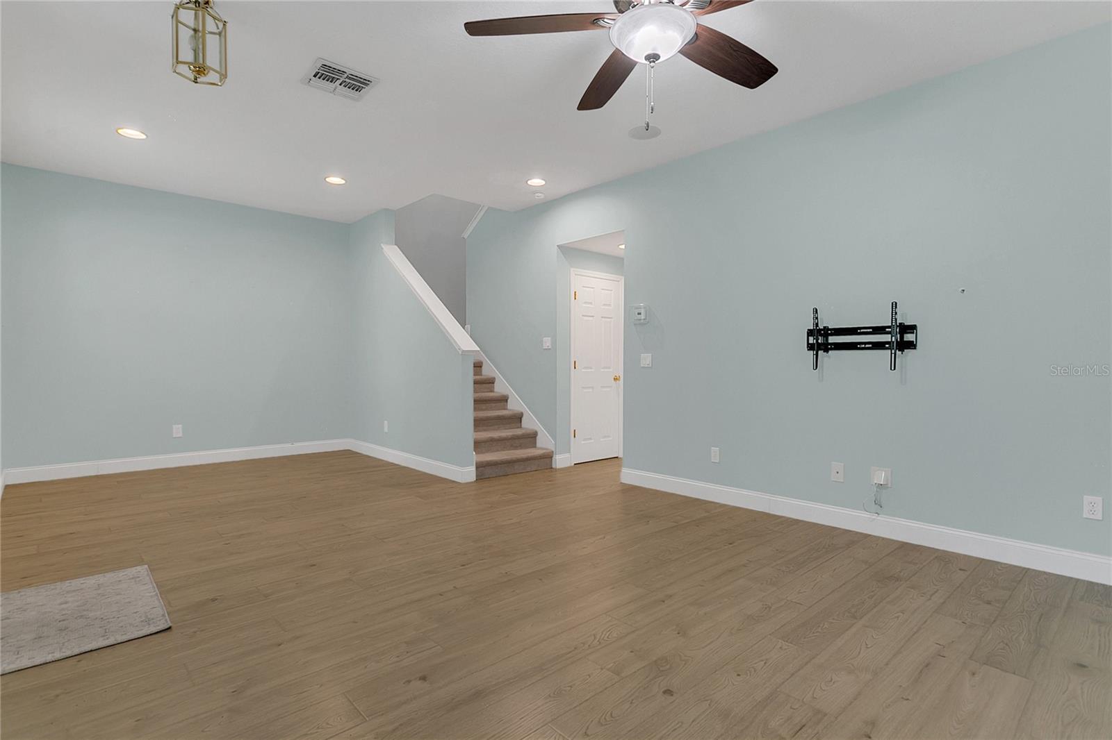 GROVELAND WATERSIDE POINTE PH 01 - Residential Lease