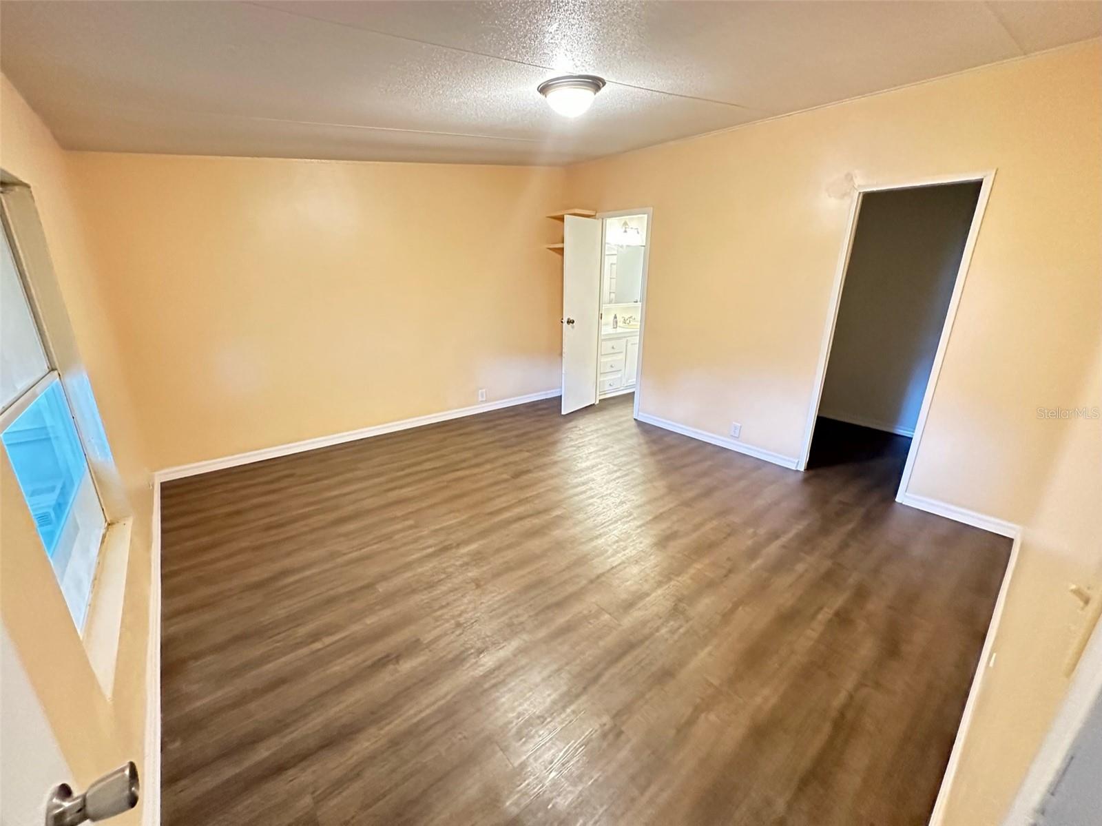 DELAND MOBILE HOMESITES UNREC 157 - Residential