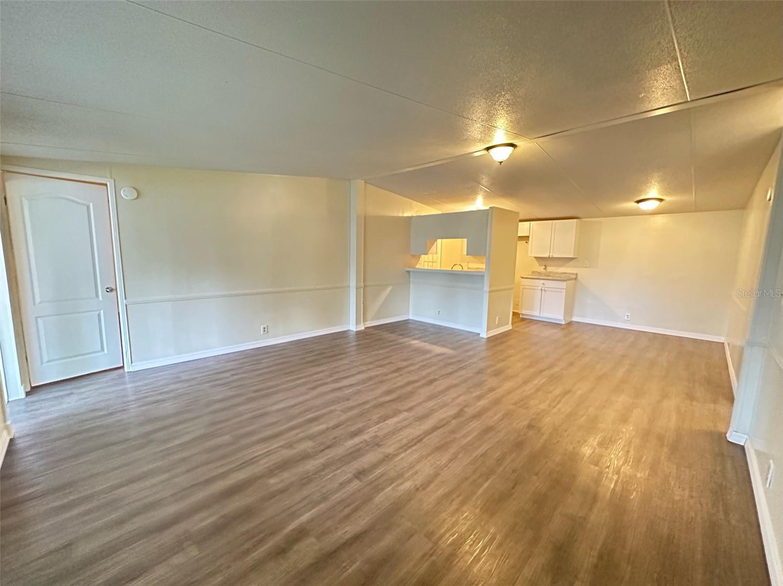 DELAND MOBILE HOMESITES UNREC 157 - Residential