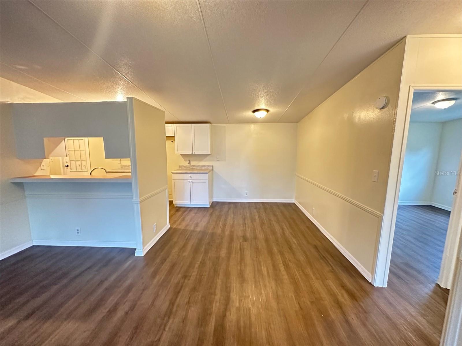 DELAND MOBILE HOMESITES UNREC 157 - Residential