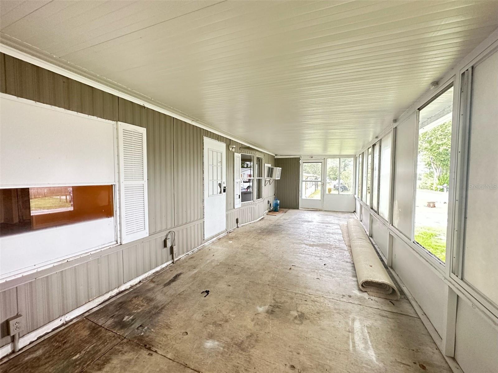 DELAND MOBILE HOMESITES UNREC 157 - Residential