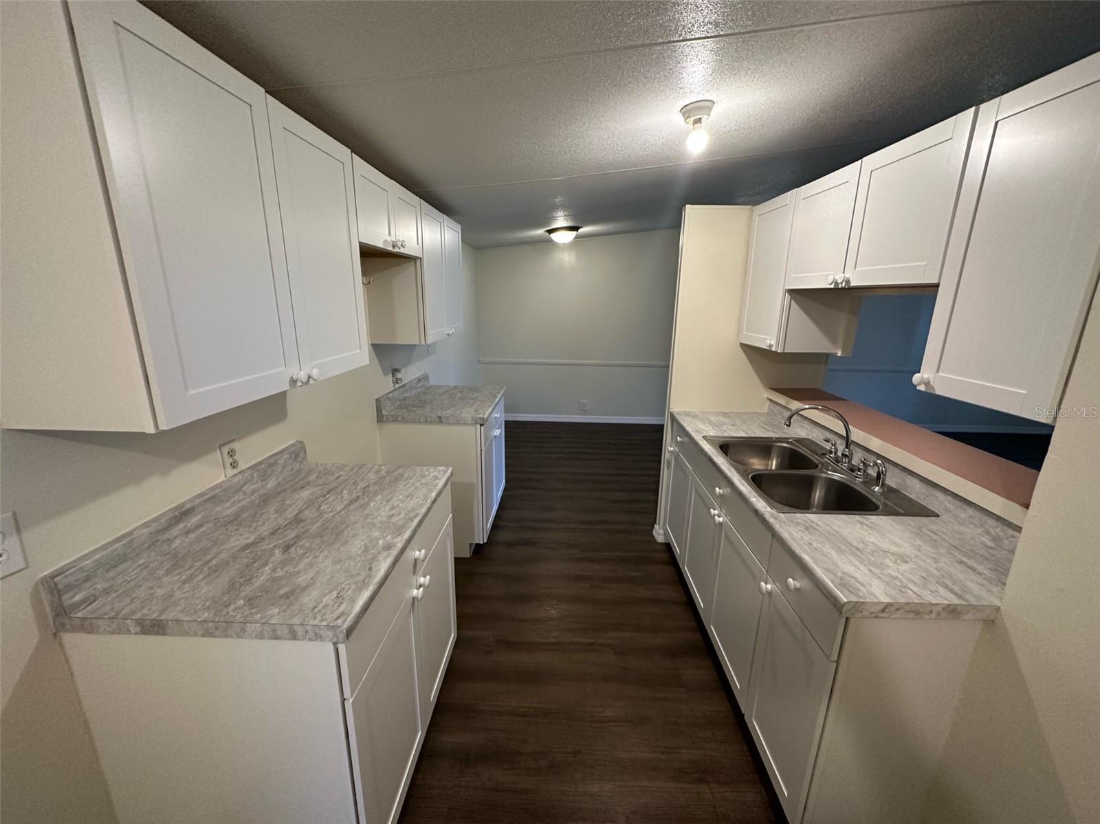 DELAND MOBILE HOMESITES UNREC 157 - Residential