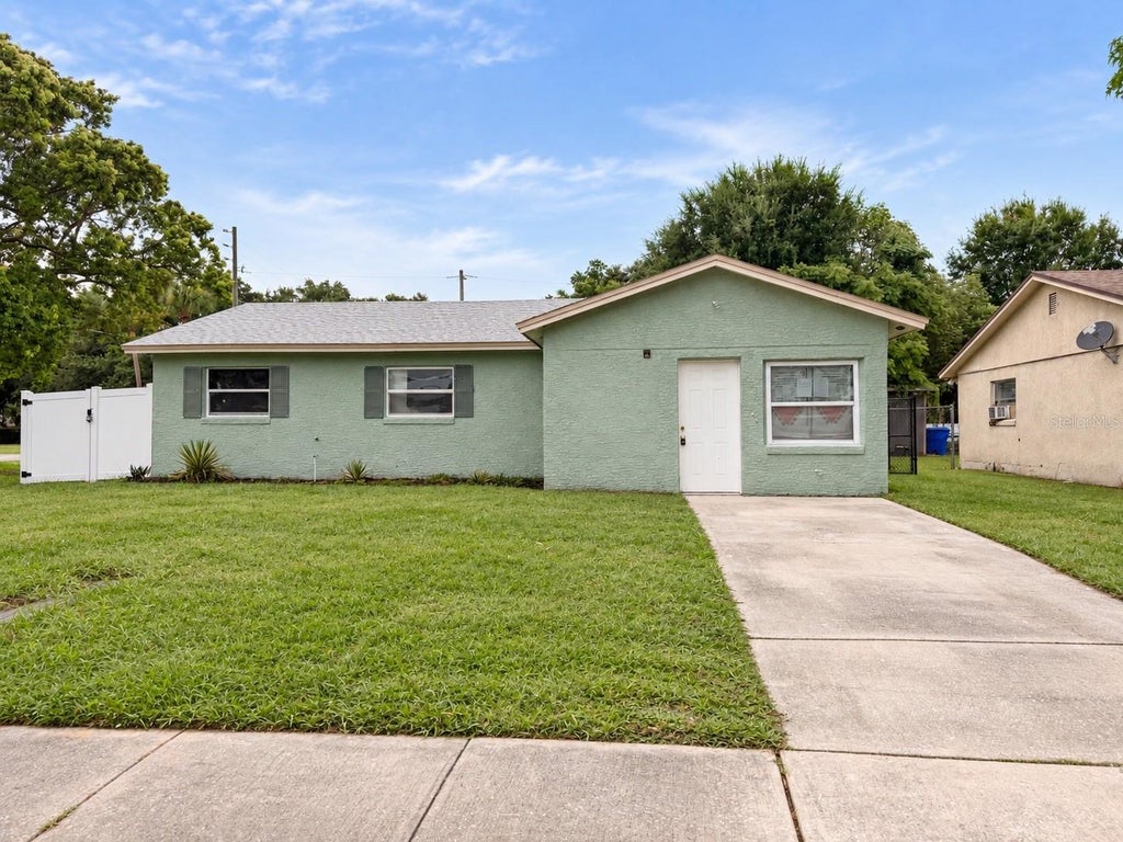 Photo of 301 Lesesne Street, Kissimmee, FL 34744 (MLS # S5158294)