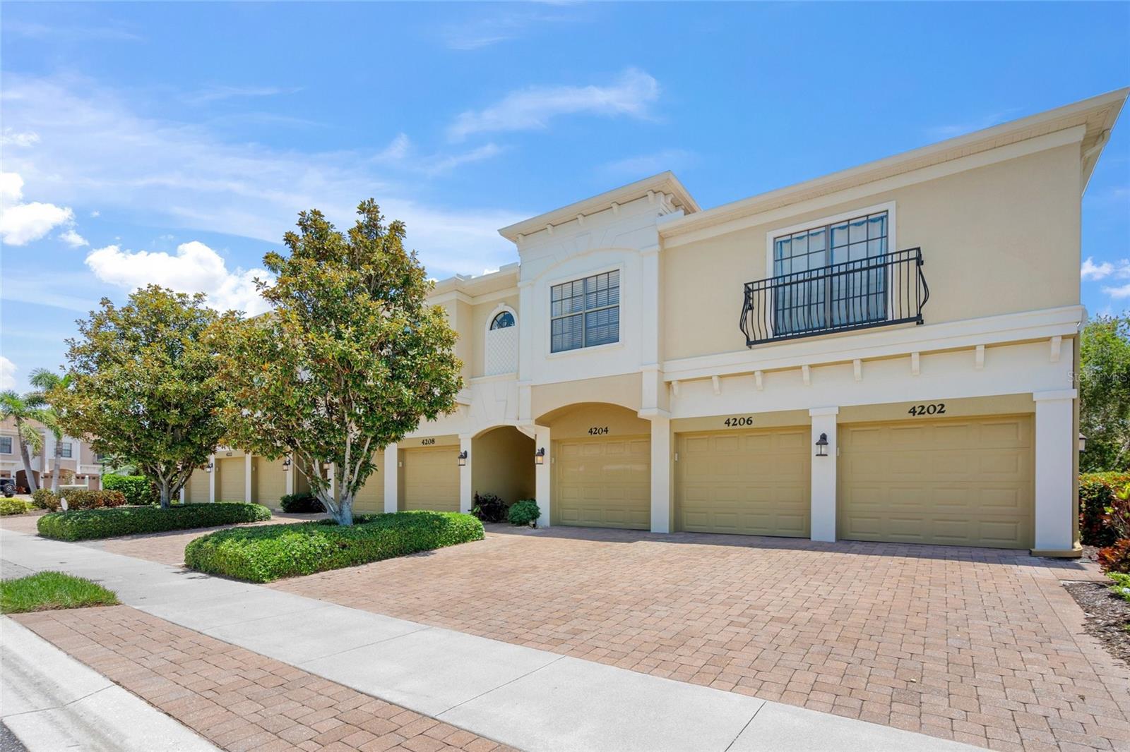 PALMA SOLA TRACE - Residential