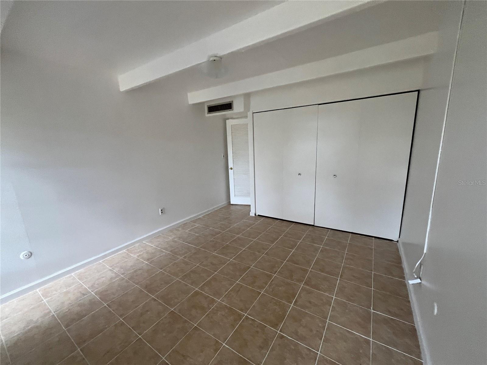 LAKESHORE CLUB - Residential Lease