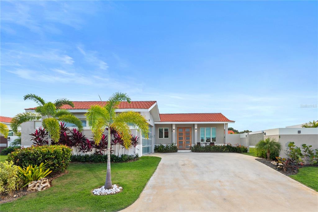 Sabanera Dorado offers a resort-like lifestyle and stress-free habitat in a family-friendly neighborhood. This active community offers its homeowners access to numerous amenities including two (2) swimming pools, the Sabanera Health Center, Sabanera Clubhouse, golf cart trails around the whole community, four (4) tennis courts, volleyball courts, basketball courts, track field, and spectacular lakes. The school, The American School of Switzerland in Dorado also known as TASIS School is located inside the gates of Sabanera Dorado. Also a convenience store and a lovely cafe, Cafe La Pergola.