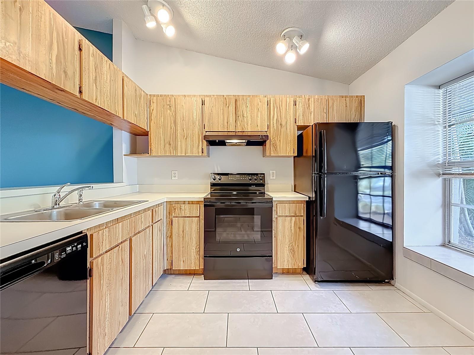 BELLE OAK VILLAS - Residential