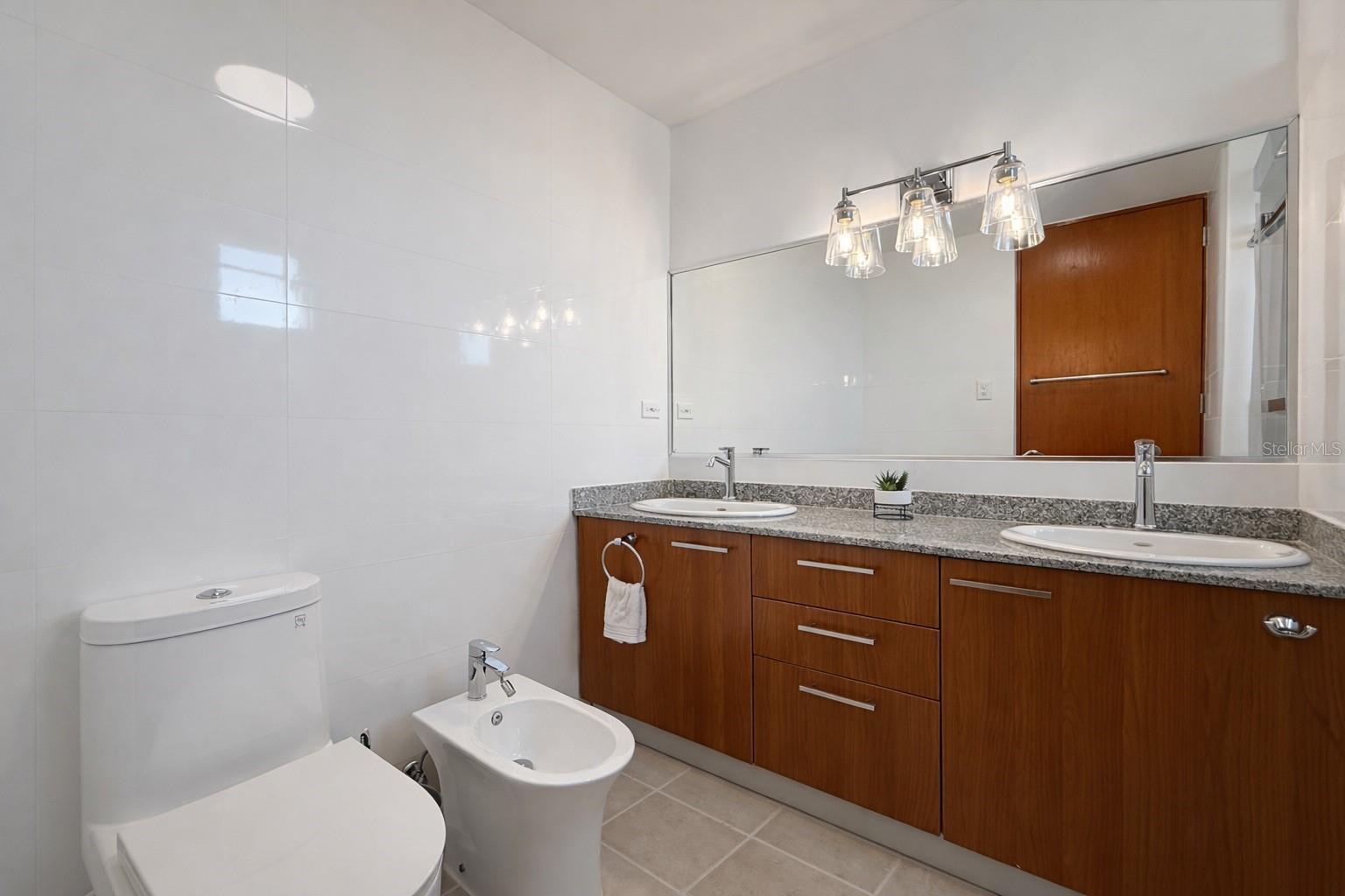 HARBOUR POINT - Residential Lease