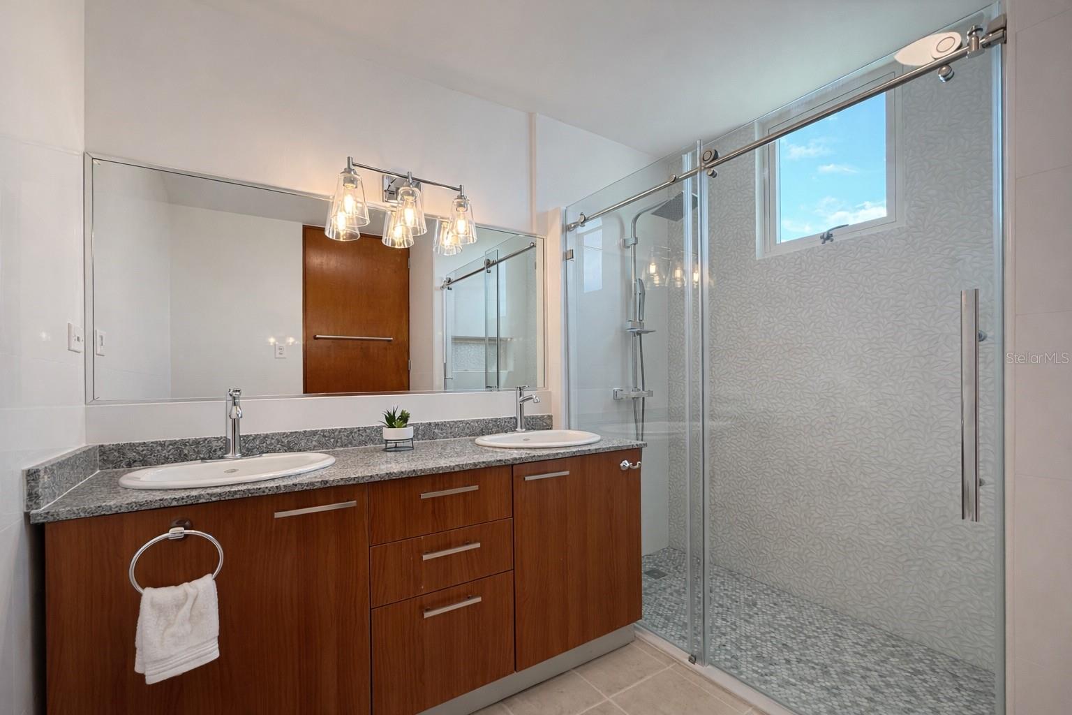 HARBOUR POINT - Residential Lease