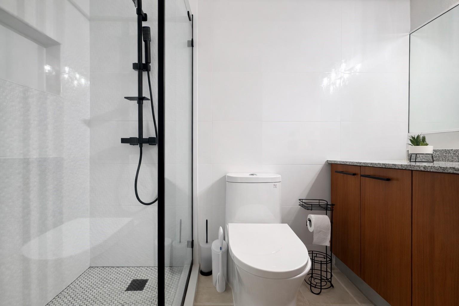 HARBOUR POINT - Residential Lease