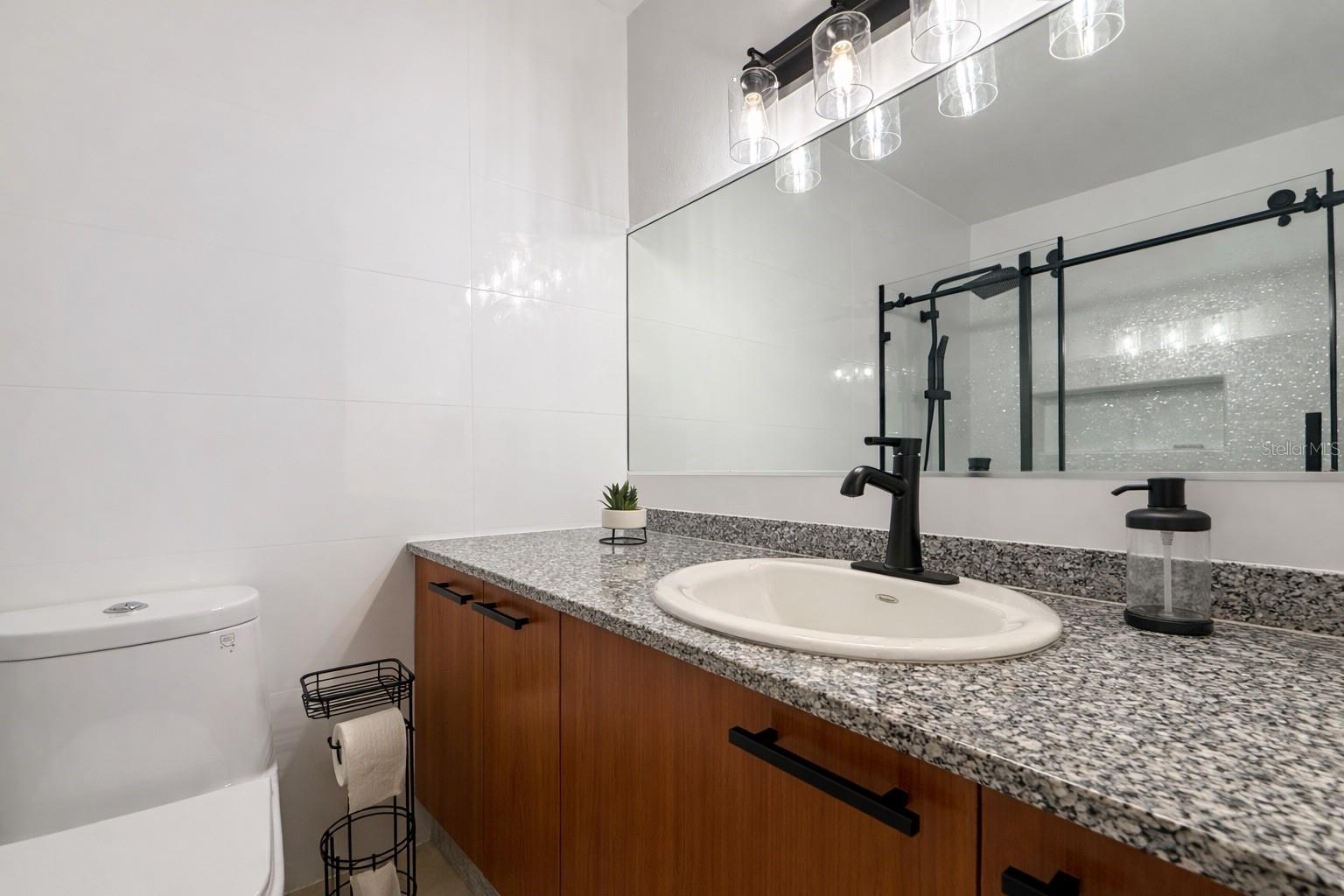 HARBOUR POINT - Residential Lease