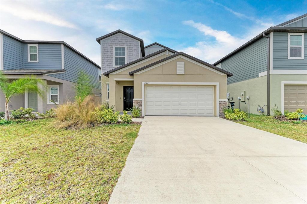 Photo of 13209 Sunset Sapphire Circle, Parrish, FL 34219 (MLS # A4674900)
