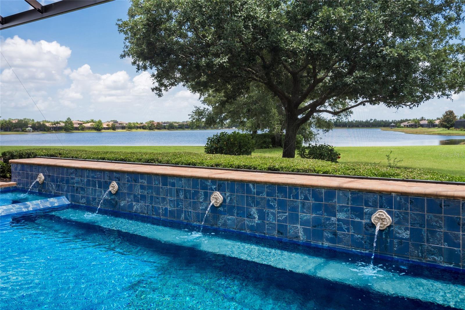 COUNTRY CLUB EAST - Residential