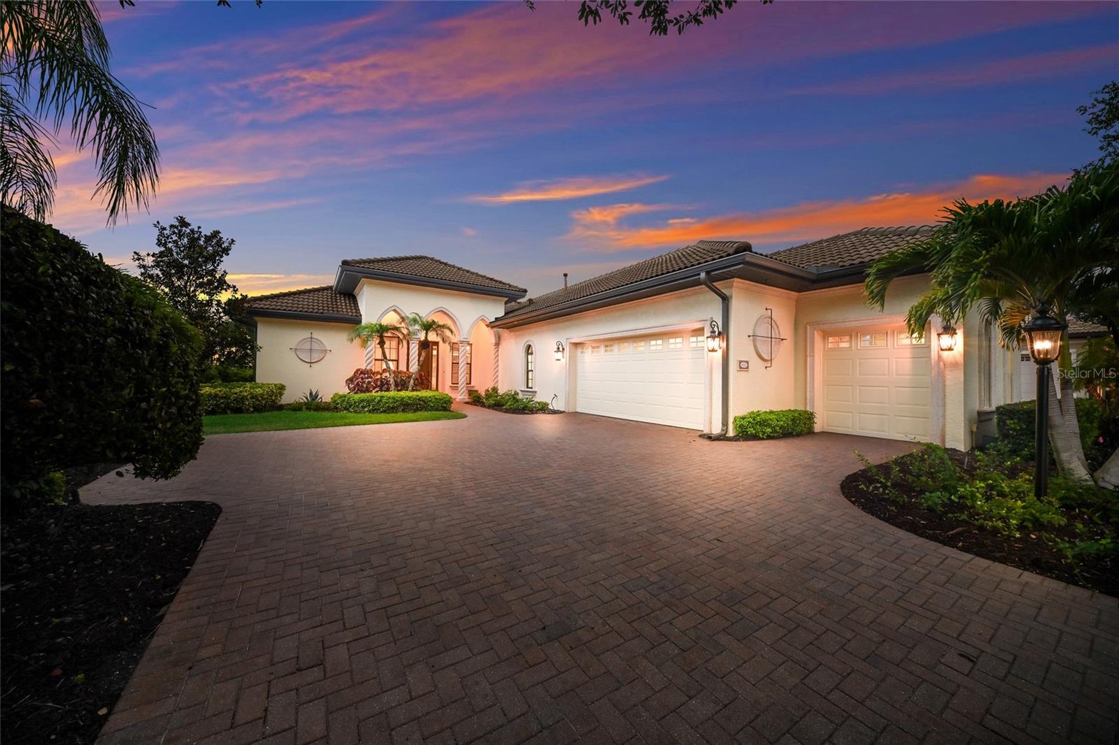 COUNTRY CLUB EAST - Residential