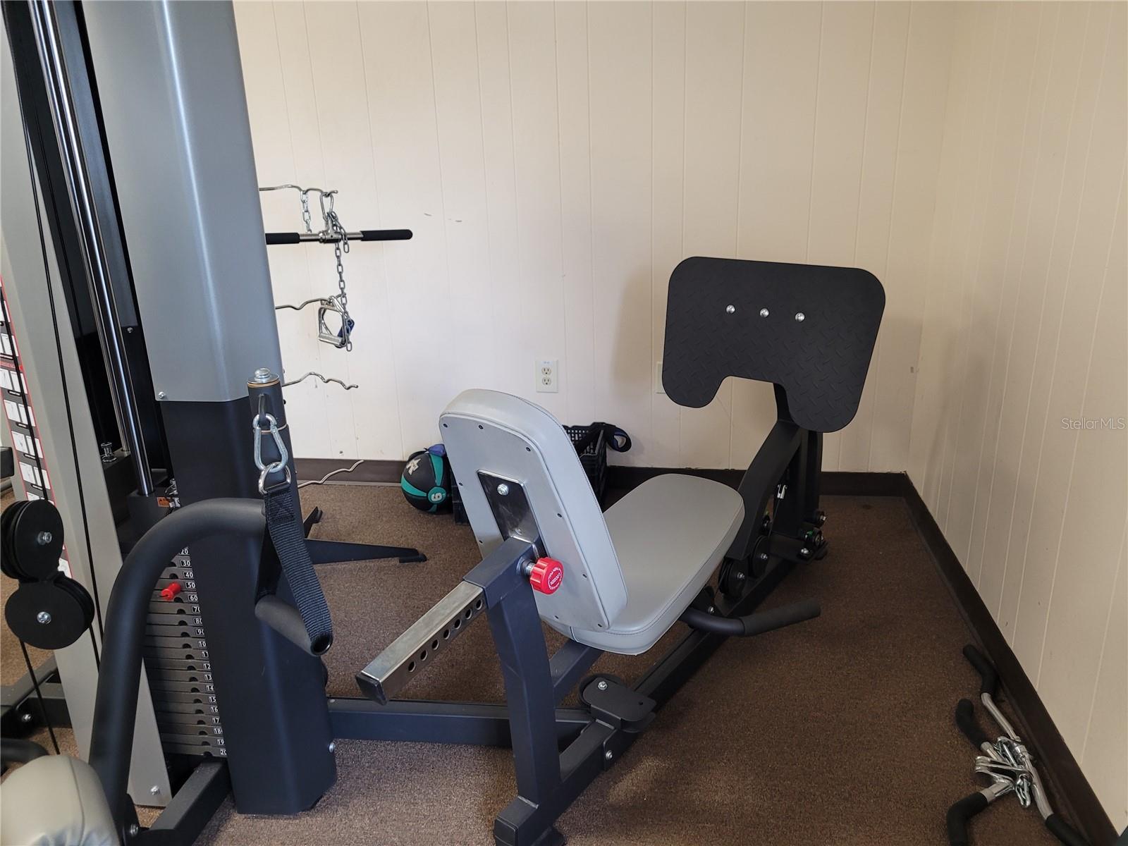 OAKWOOD MANOR - Residential