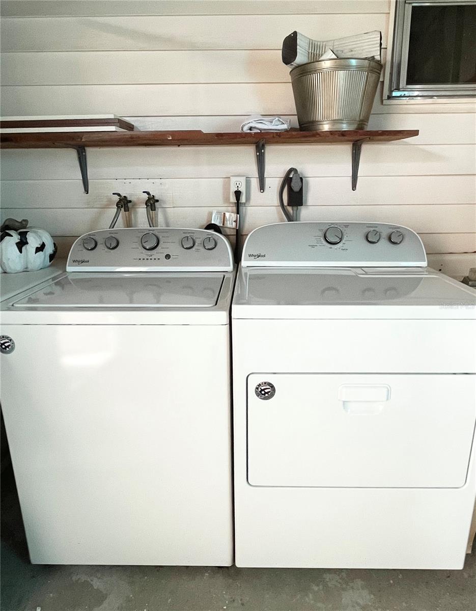 OAKWOOD MANOR - Residential