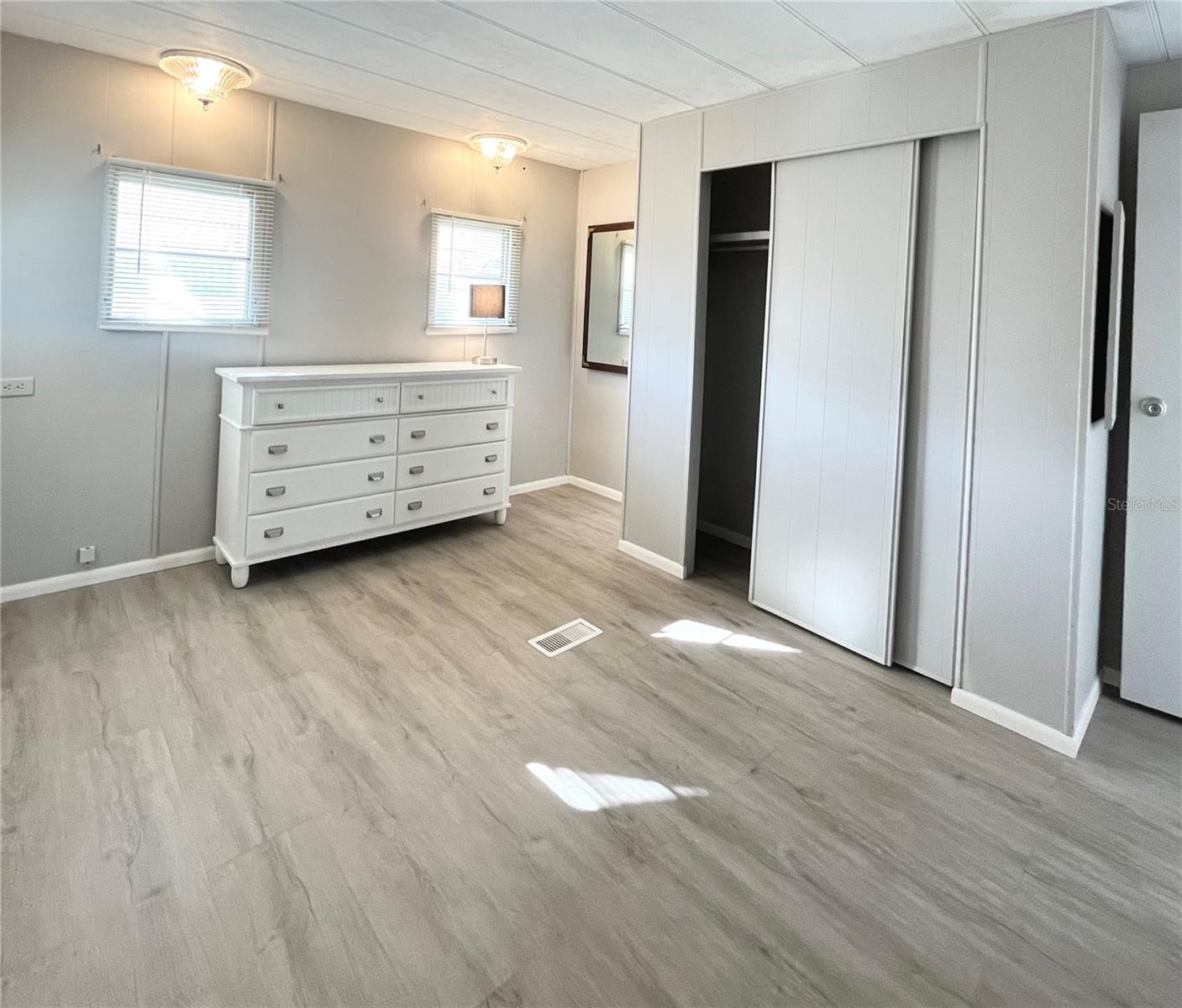 OAKWOOD MANOR - Residential