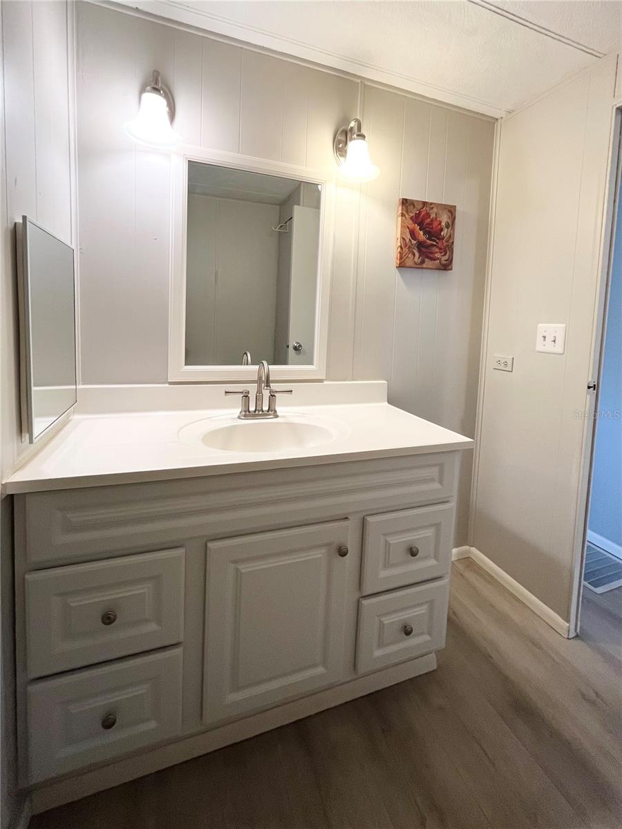 OAKWOOD MANOR - Residential