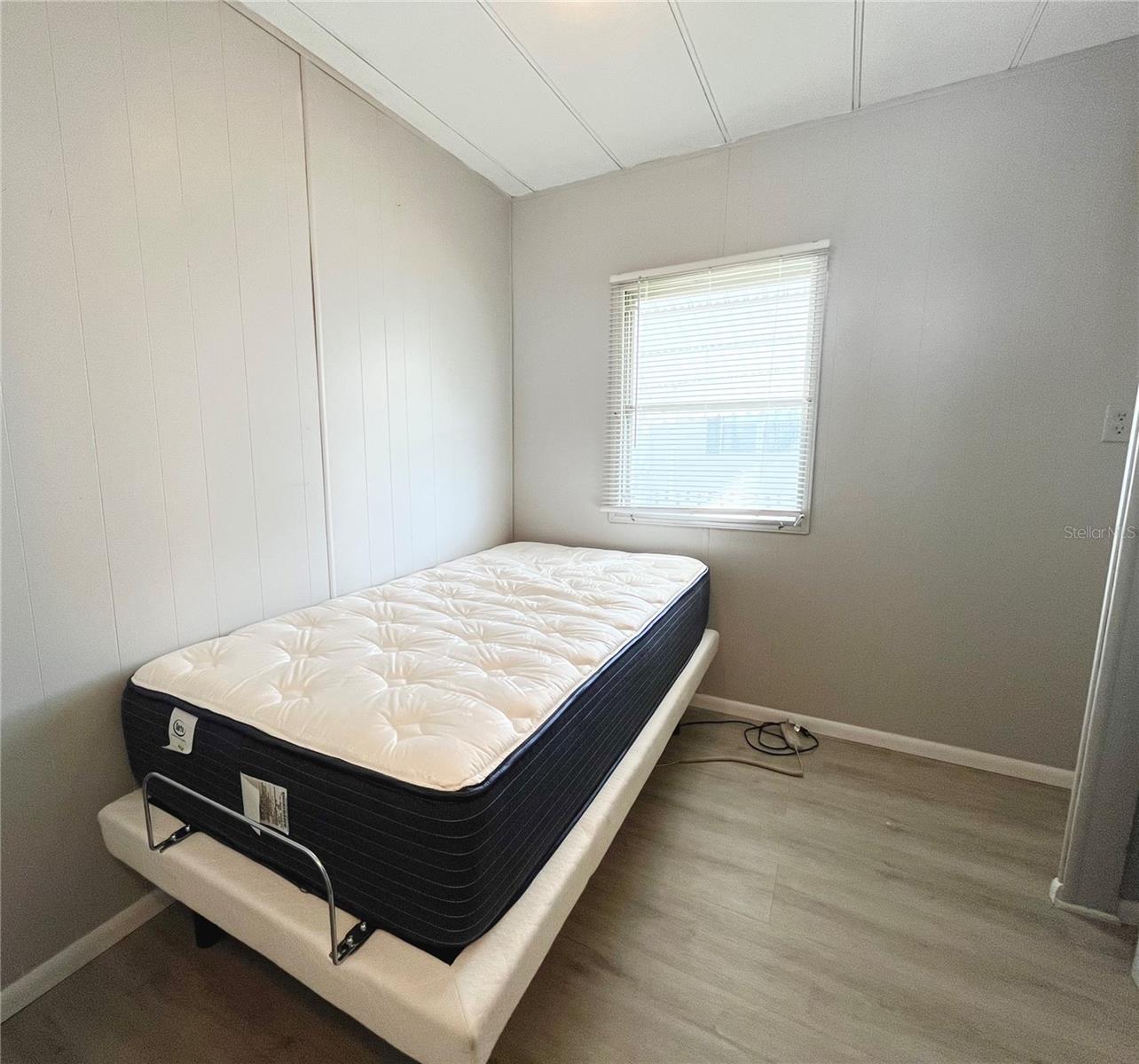 OAKWOOD MANOR - Residential