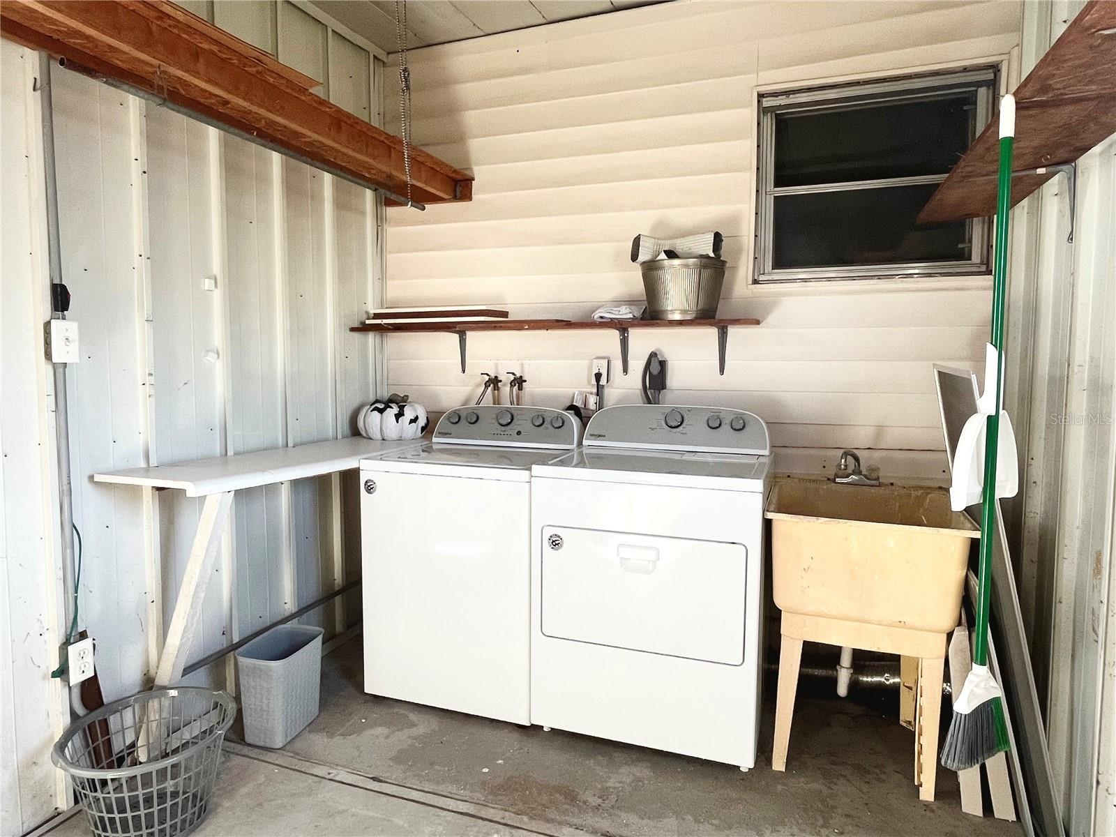 OAKWOOD MANOR - Residential