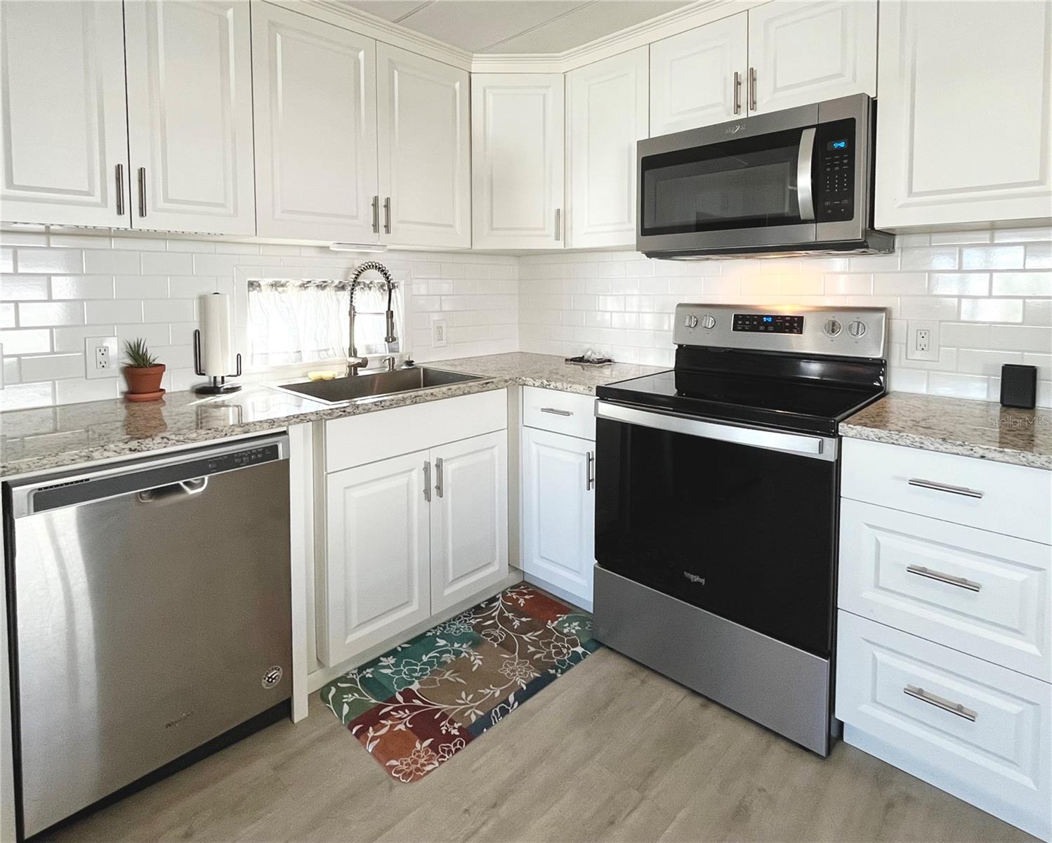 OAKWOOD MANOR - Residential