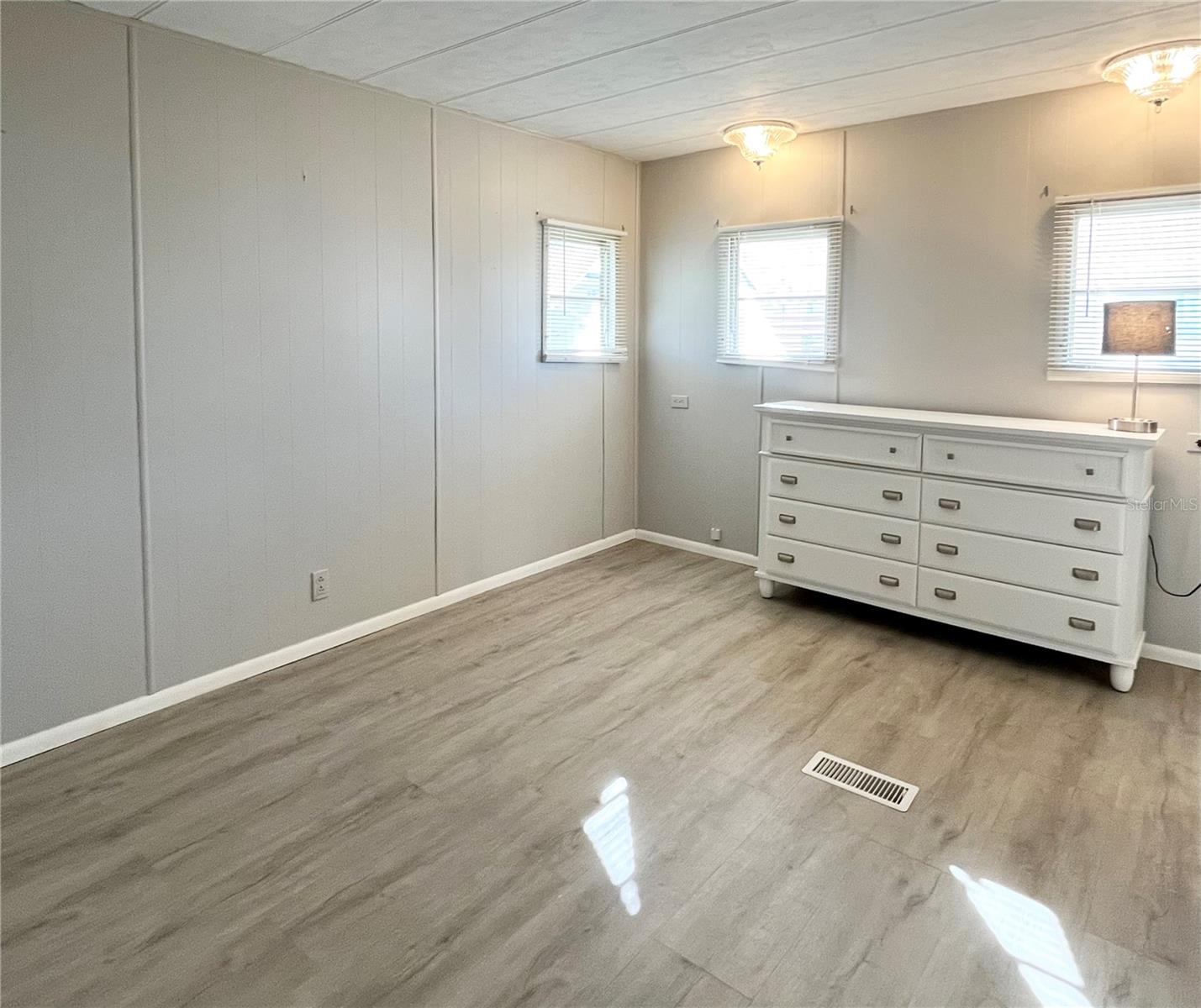 OAKWOOD MANOR - Residential