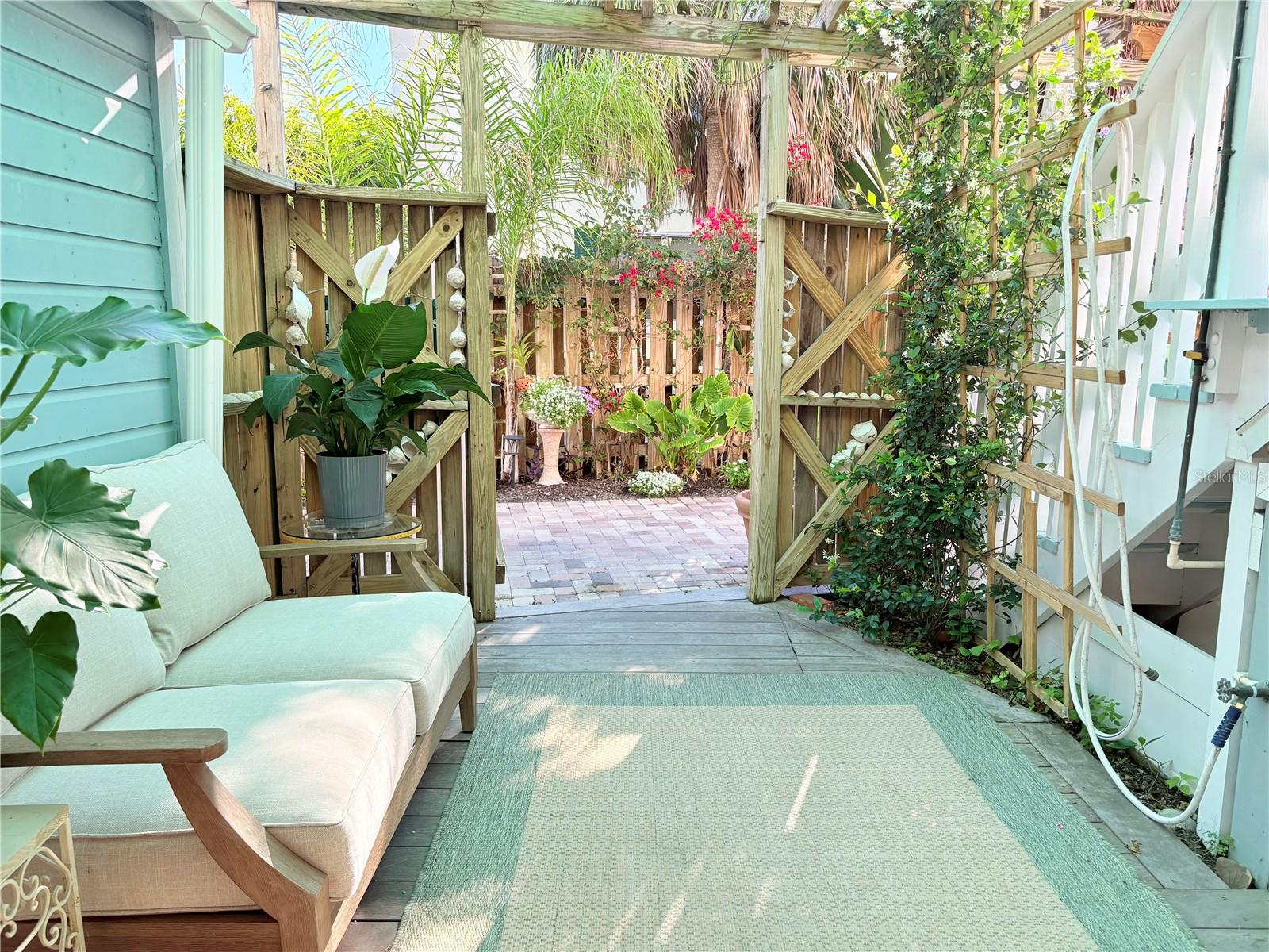 370 EAST RAILROAD - Residential