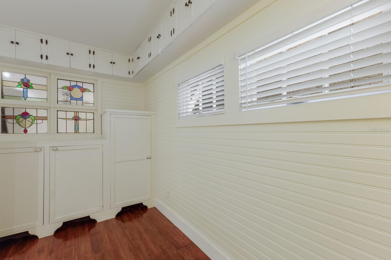 370 EAST RAILROAD - Residential