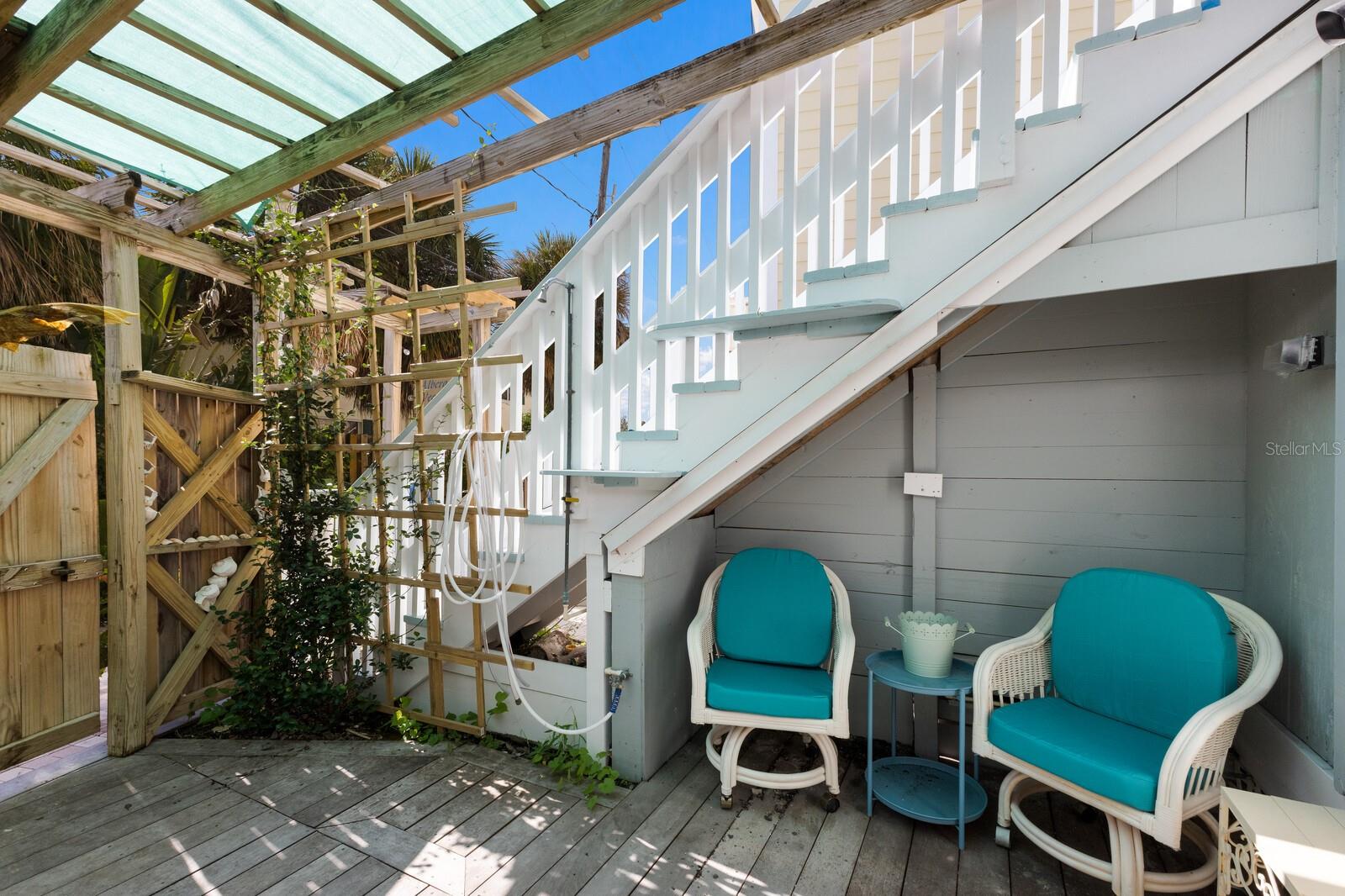 370 EAST RAILROAD - Residential