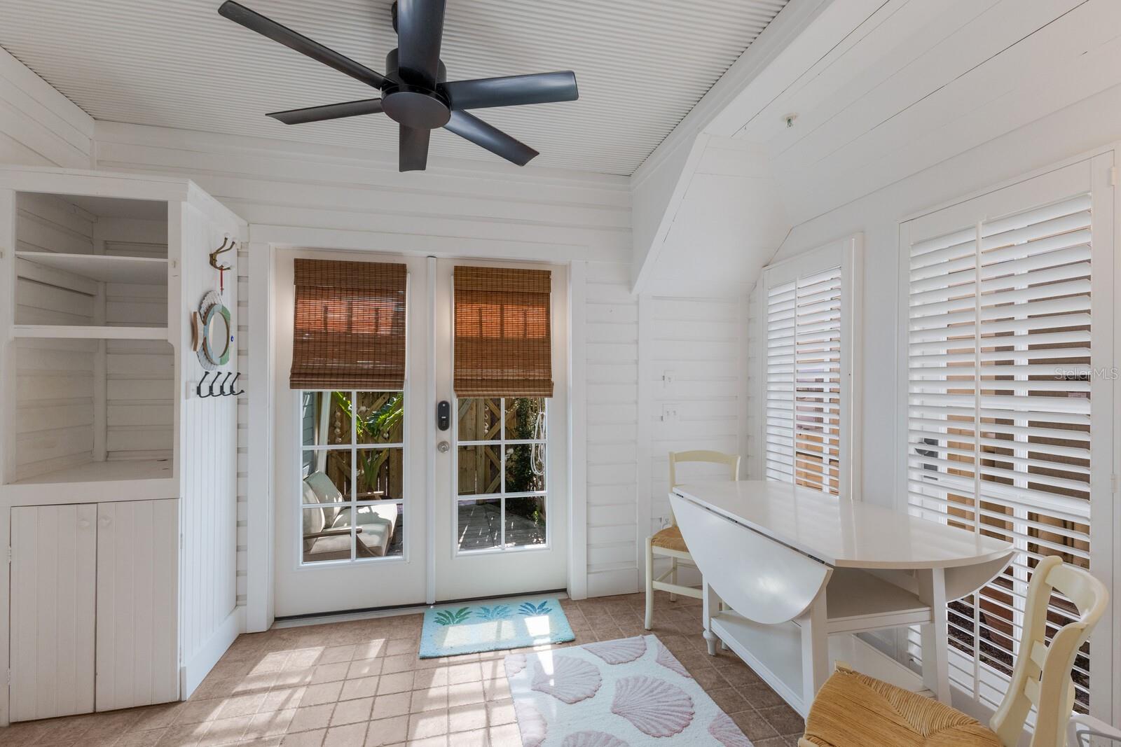 370 EAST RAILROAD - Residential