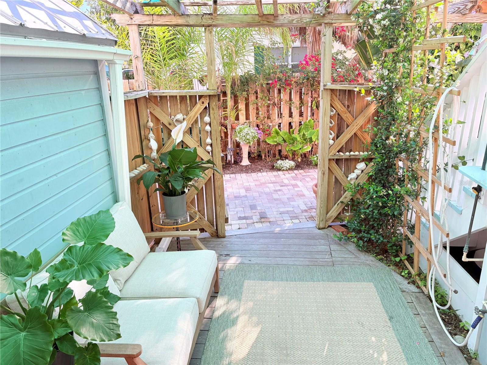 370 EAST RAILROAD - Residential