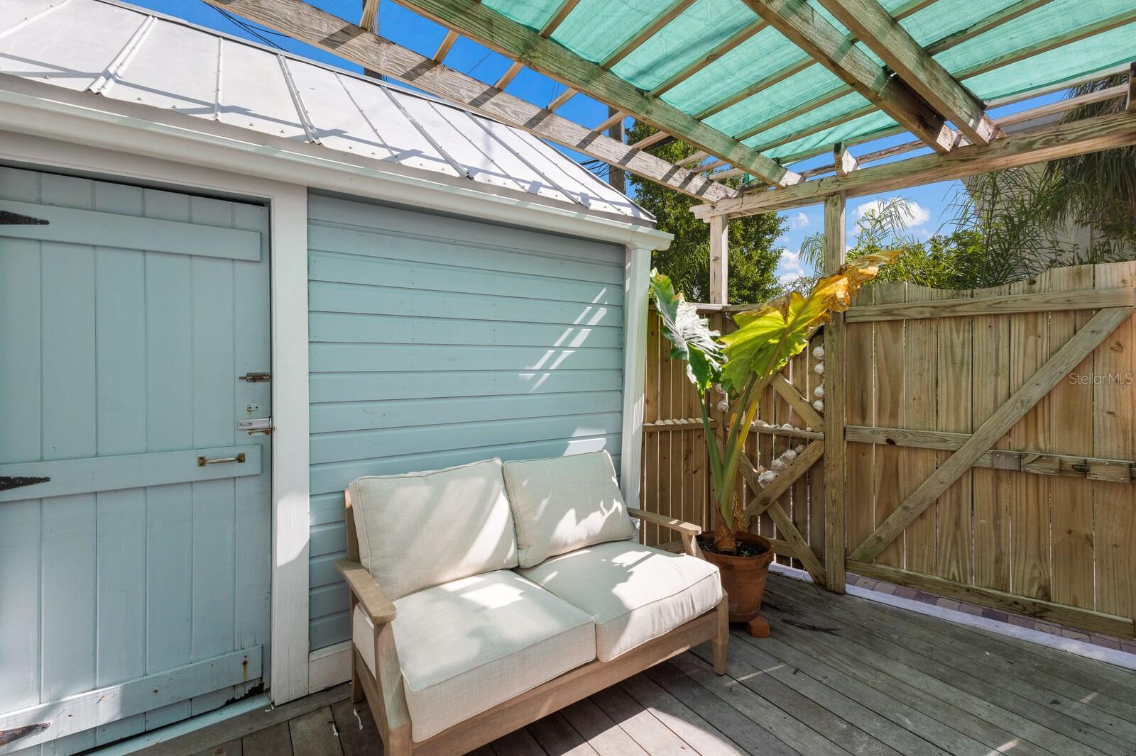 370 EAST RAILROAD - Residential