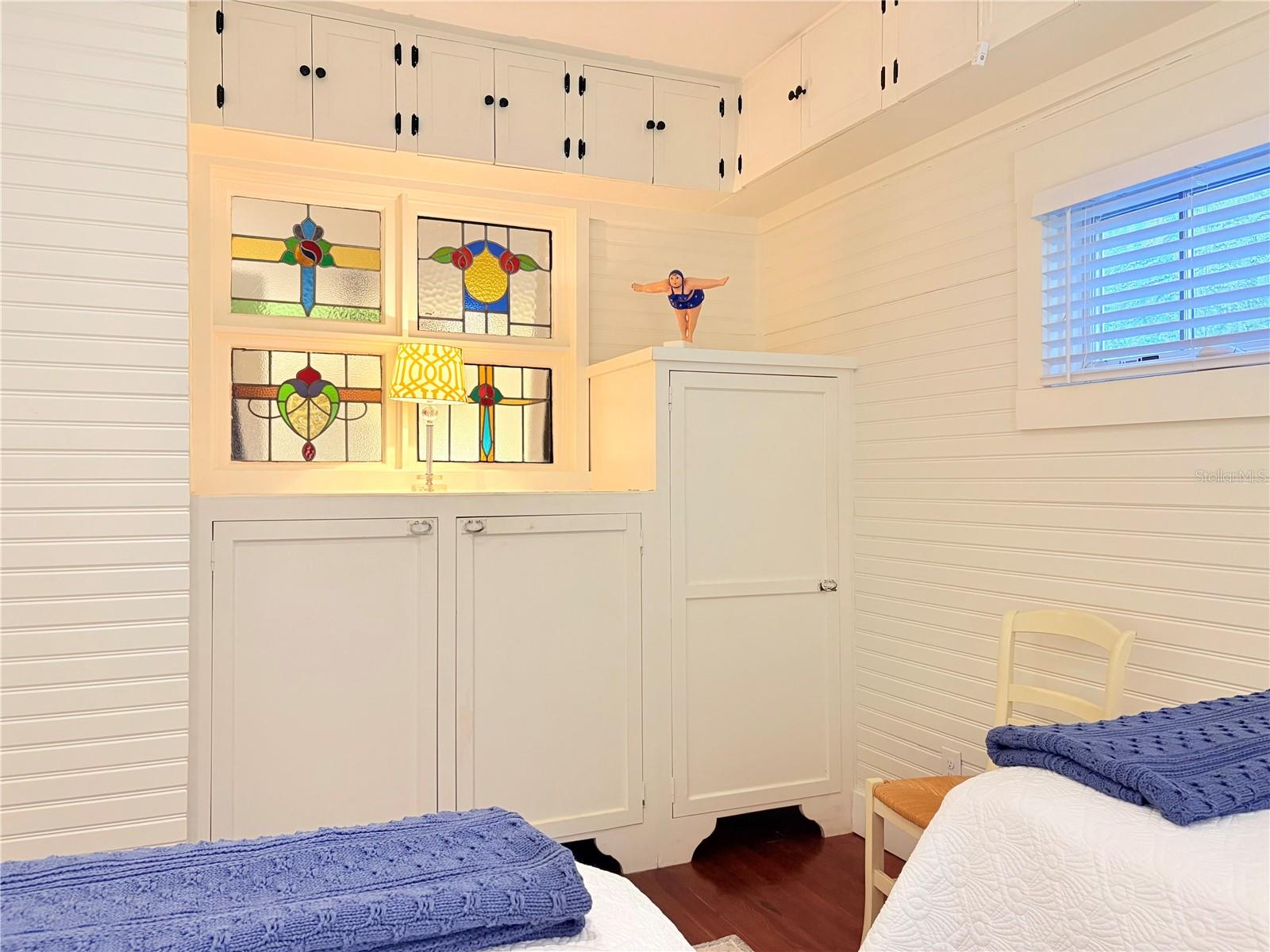 370 EAST RAILROAD - Residential