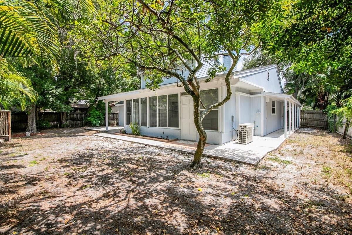 LAKE SARASOTA - Residential