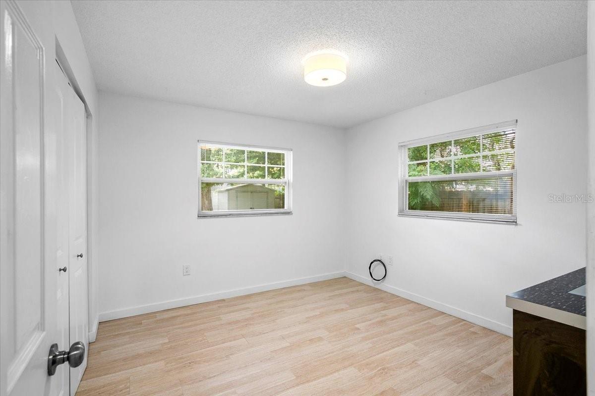 LAKE SARASOTA - Residential