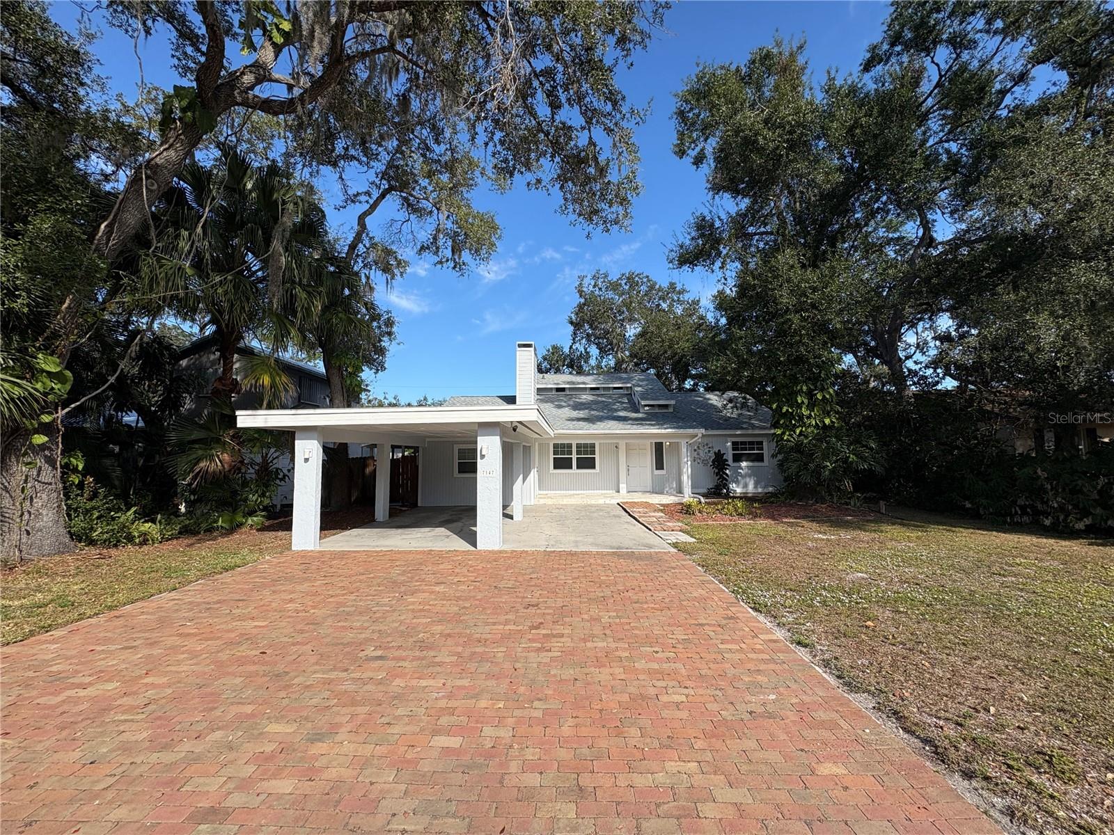 LAKE SARASOTA - Residential