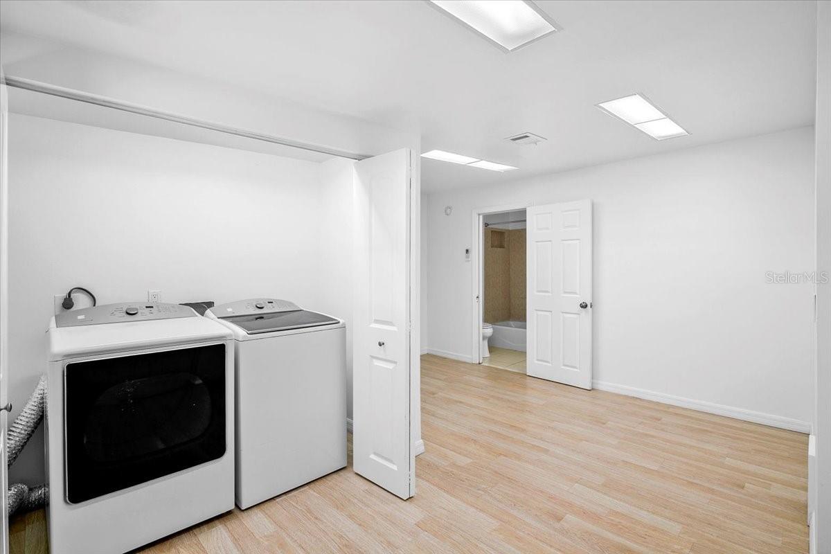 LAKE SARASOTA - Residential