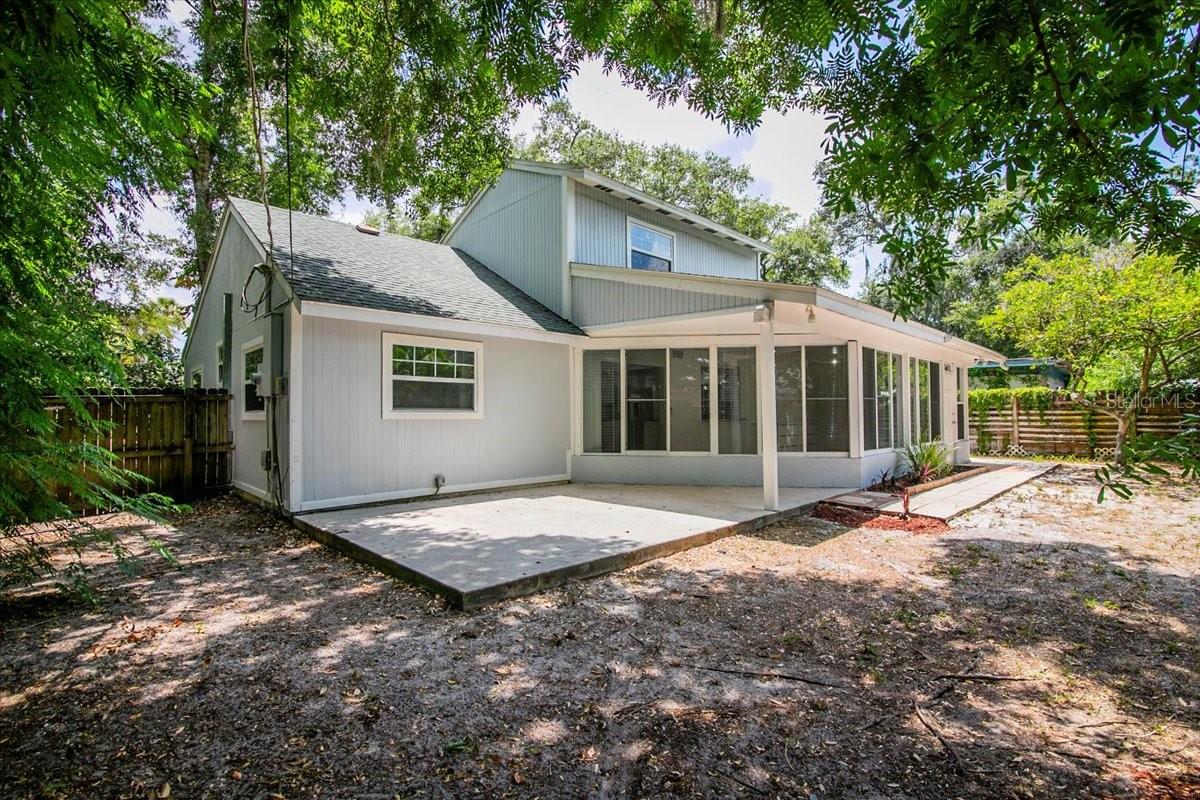 LAKE SARASOTA - Residential