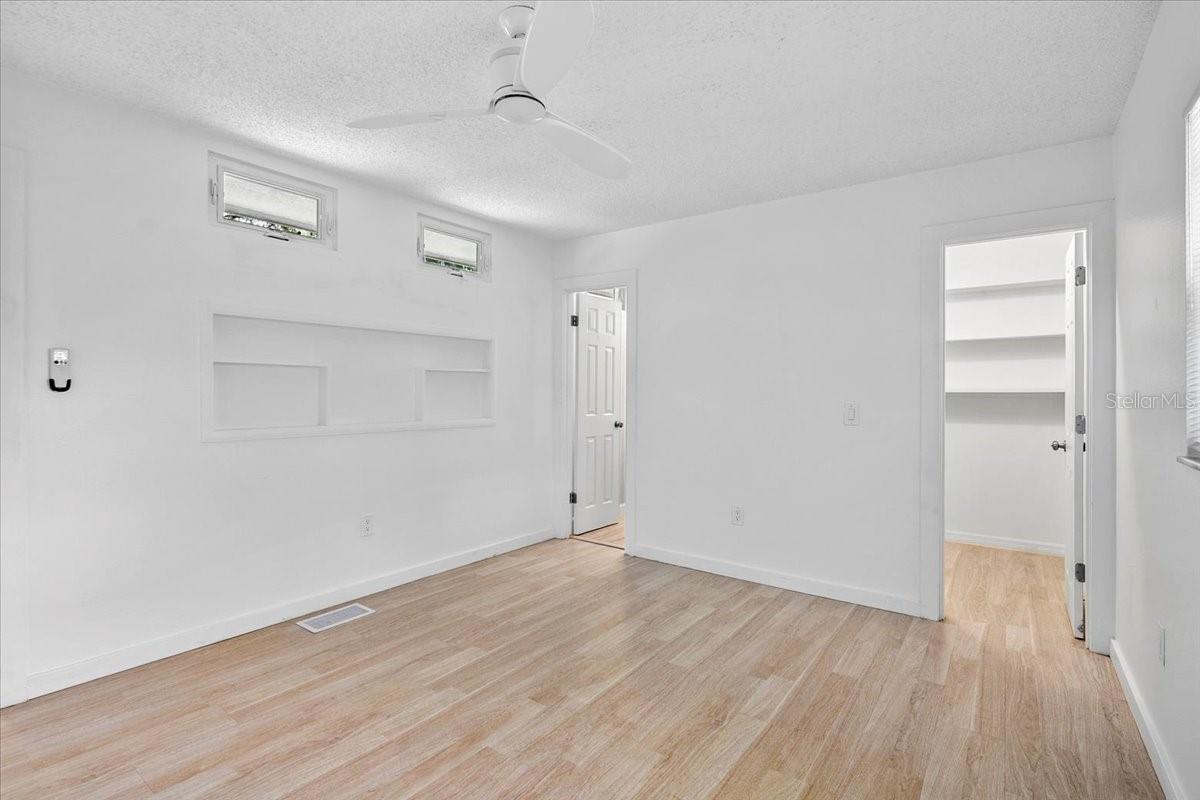 LAKE SARASOTA - Residential