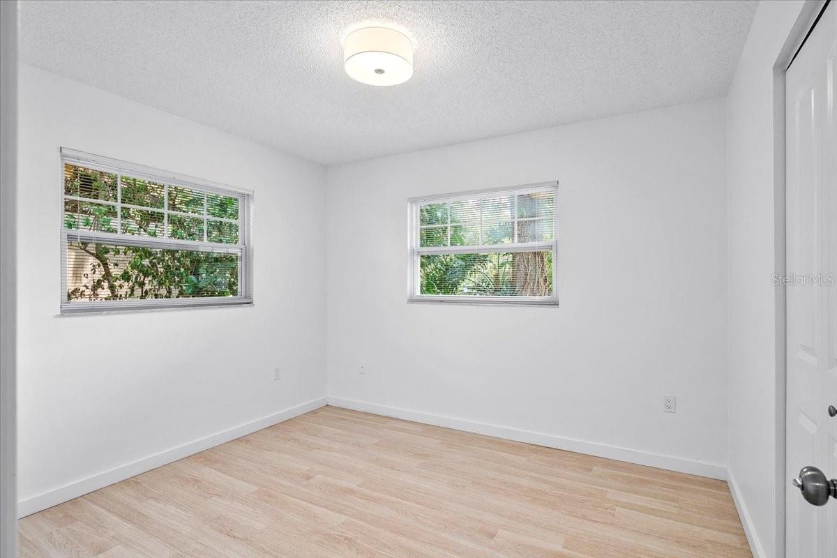 LAKE SARASOTA - Residential