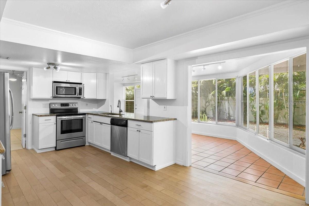 LAKE SARASOTA - Residential