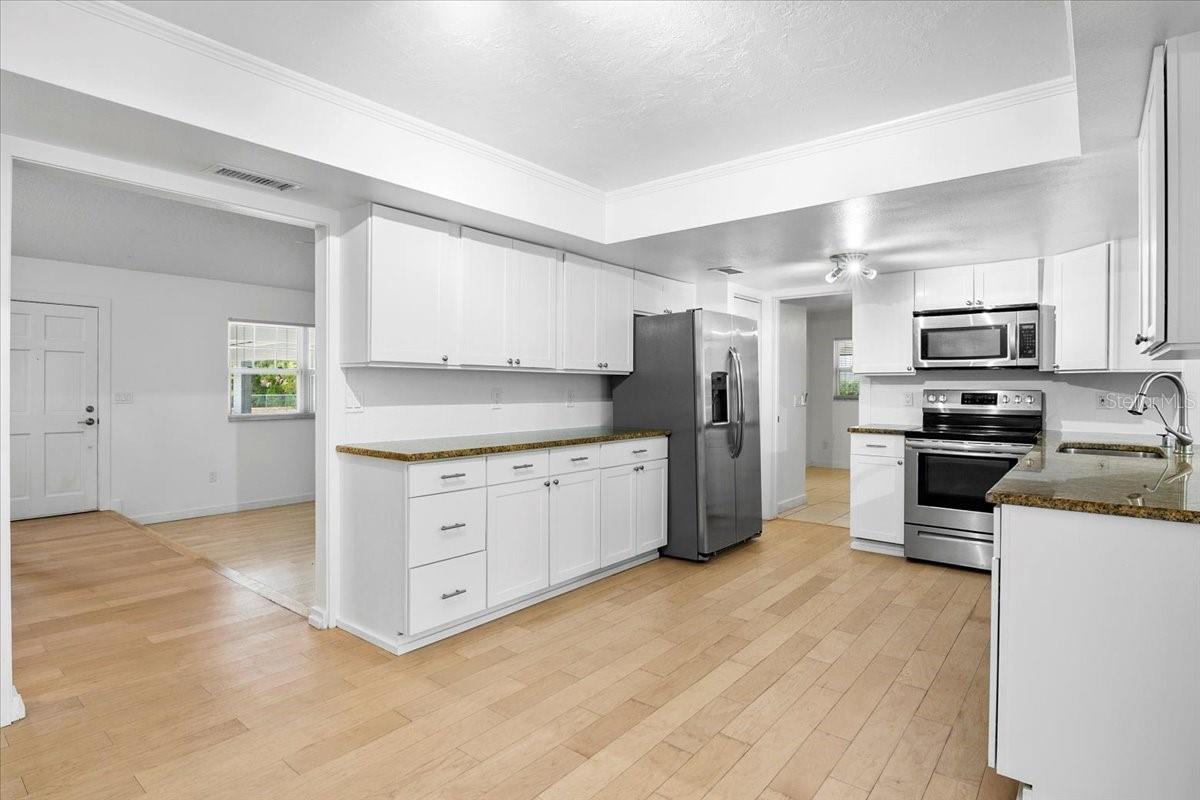 LAKE SARASOTA - Residential