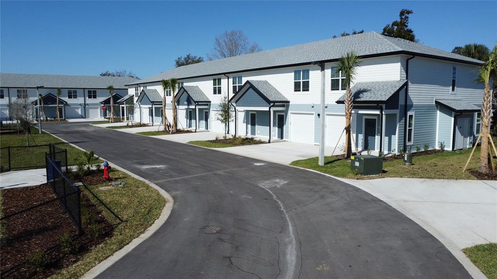 Photo of 1075 E Caroline Street, Tavares, FL 32778 (MLS # G5110120)